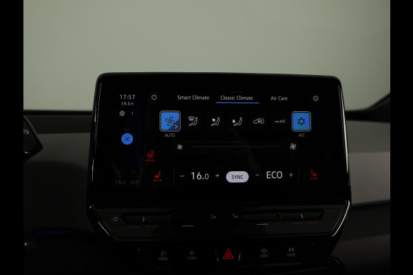 Volkswagen ID.3 First Plus 58 kWh 204PK | Navigatie | Parkeercamera | 19"LM velgen |