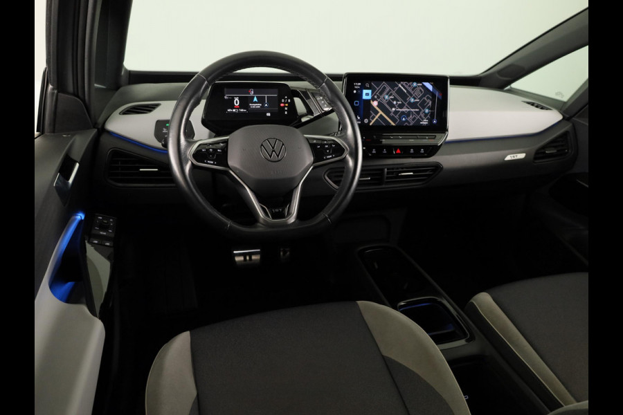 Volkswagen ID.3 First Plus 58 kWh 204PK | Navigatie | Parkeercamera | 19"LM velgen |