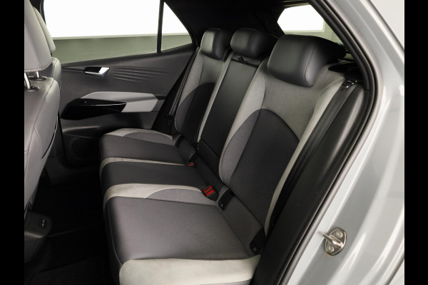 Volkswagen ID.3 First Plus 58 kWh 204PK | Navigatie | Parkeercamera | 19"LM velgen |