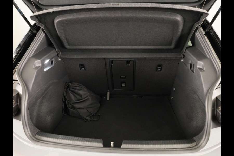 Volkswagen ID.3 First Plus 58 kWh 204PK | Navigatie | Parkeercamera | 19"LM velgen |