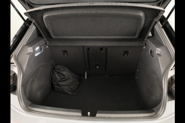 Volkswagen ID.3 First Plus 58 kWh 204PK | Navigatie | Parkeercamera | 19"LM velgen |
