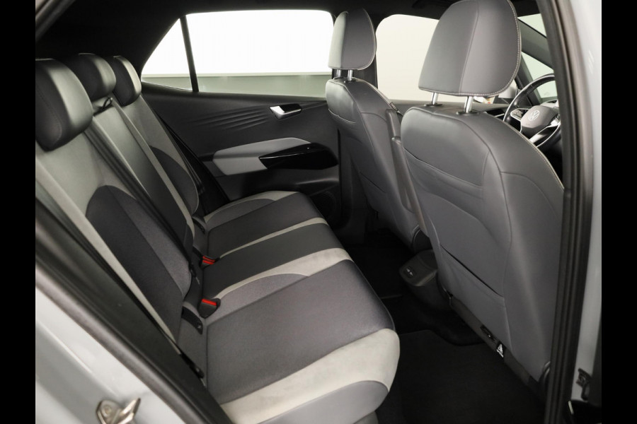 Volkswagen ID.3 First Plus 58 kWh 204PK | Navigatie | Parkeercamera | 19"LM velgen |