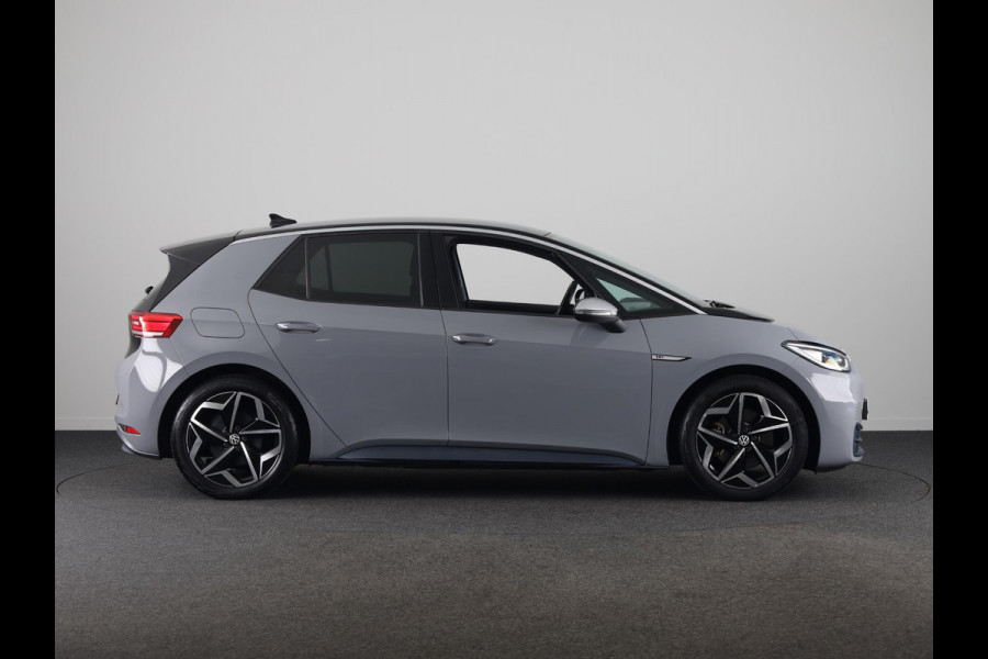 Volkswagen ID.3 First Plus 58 kWh 204PK | Navigatie | Parkeercamera | 19"LM velgen |