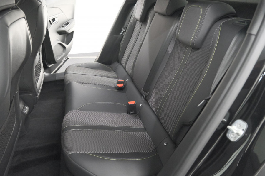 Peugeot 2008 1.2 Hybrid 136 GT | Camera | Apple Carplay | Parkeersensoren