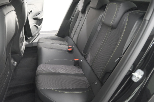 Peugeot 2008 1.2 Hybrid 136 GT | Camera | Apple Carplay | Parkeersensoren