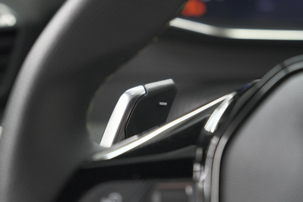 Peugeot 2008 1.2 Hybrid 136 GT | Camera | Apple Carplay | Parkeersensoren