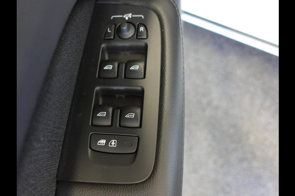 Volvo V60 2.0 T6 Recharge AWD R-Design Panoramadak Navigatie Apple Carplay/Android Auto Camera Parkeersensoren Stoel- en stuurverwarming Cruise Control Blind Spot Assist Virtual Cockpit Climate Control