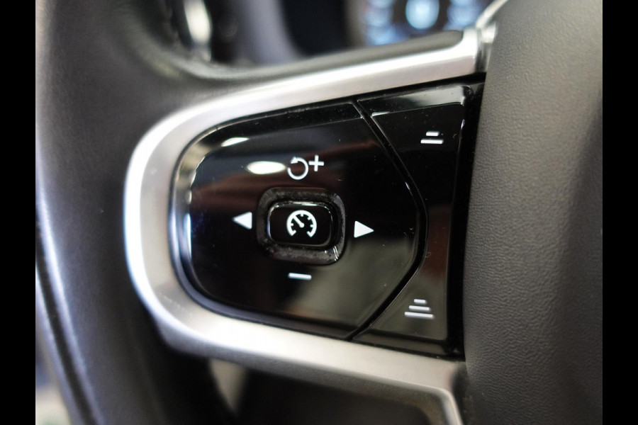 Volvo V60 2.0 T6 Recharge AWD R-Design Panoramadak Navigatie Apple Carplay/Android Auto Camera Parkeersensoren Stoel- en stuurverwarming Cruise Control Blind Spot Assist Virtual Cockpit Climate Control