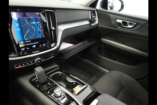 Volvo V60 2.0 T6 Recharge AWD R-Design Panoramadak Navigatie Apple Carplay/Android Auto Camera Parkeersensoren Stoel- en stuurverwarming Cruise Control Blind Spot Assist Virtual Cockpit Climate Control