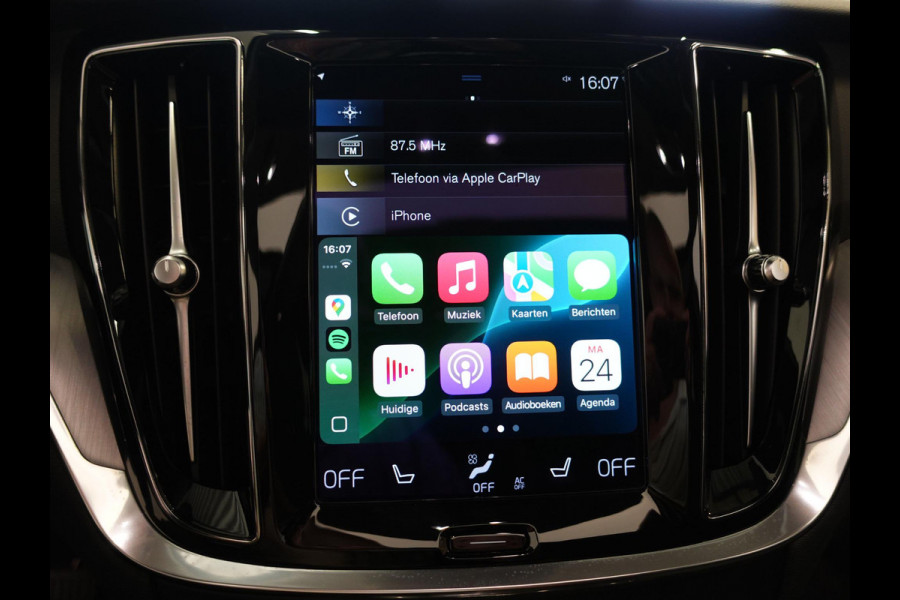 Volvo V60 2.0 T6 Recharge AWD R-Design Panoramadak Navigatie Apple Carplay/Android Auto Camera Parkeersensoren Stoel- en stuurverwarming Cruise Control Blind Spot Assist Virtual Cockpit Climate Control
