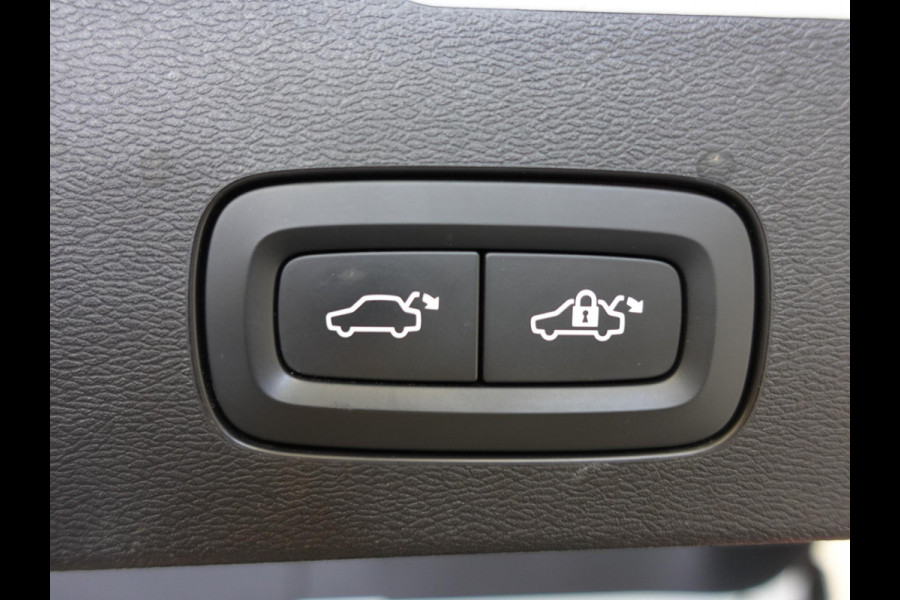 Volvo V60 2.0 T6 Recharge AWD R-Design Panoramadak Navigatie Apple Carplay/Android Auto Camera Parkeersensoren Stoel- en stuurverwarming Cruise Control Blind Spot Assist Virtual Cockpit Climate Control