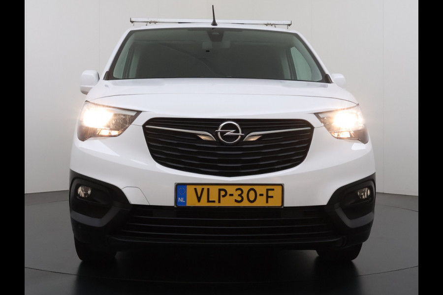 Opel Combo 1.5D 131PK Automaat L2H1 Navi Airco Pdc Dakdragers Apple Carplay Android Auto Cruise DAB Edition Schuifdeur Betonplex Wandbetimmering Bott Inbouwkast Regen-Lichtsensor 1e Eigenaar Origineel Nederlandse Bedrijfswagen