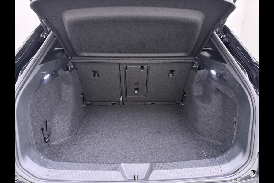 Volkswagen ID.4 First 82kWh SOH 93% Warmtepomp Trekhaak Camera Adap.Cruise Apple Carplay Android Auto Stuur+Stoelverwarming Navi Ecc Pdc Lmv 20" Led Wifi Voorruitverwarming DAB Isofix Verkeersbord detectie 1.000KG Trekgewicht 1e Eigenaar Dealeronderhouden