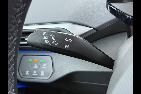 Volkswagen ID.4 First 82kWh SOH 93% Warmtepomp Trekhaak Camera Adap.Cruise Apple Carplay Android Auto Stuur+Stoelverwarming Navi Ecc Pdc Lmv 20" Led Wifi Voorruitverwarming DAB Isofix Verkeersbord detectie 1.000KG Trekgewicht 1e Eigenaar Dealeronderhouden
