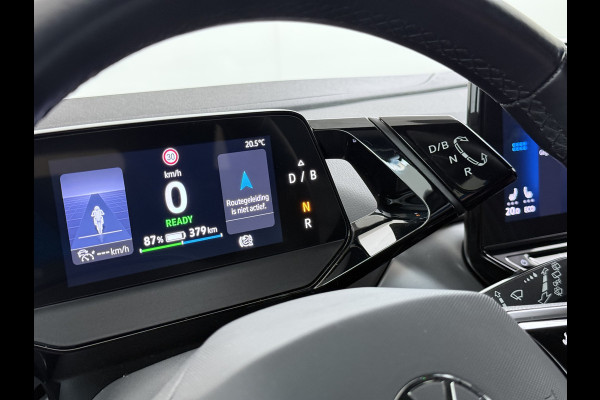 Volkswagen ID.4 First 82kWh SOH 93% Warmtepomp Trekhaak Camera Adap.Cruise Apple Carplay Android Auto Stuur+Stoelverwarming Navi Ecc Pdc Lmv 20" Led Wifi Voorruitverwarming DAB Isofix Verkeersbord detectie 1.000KG Trekgewicht 1e Eigenaar Dealeronderhouden