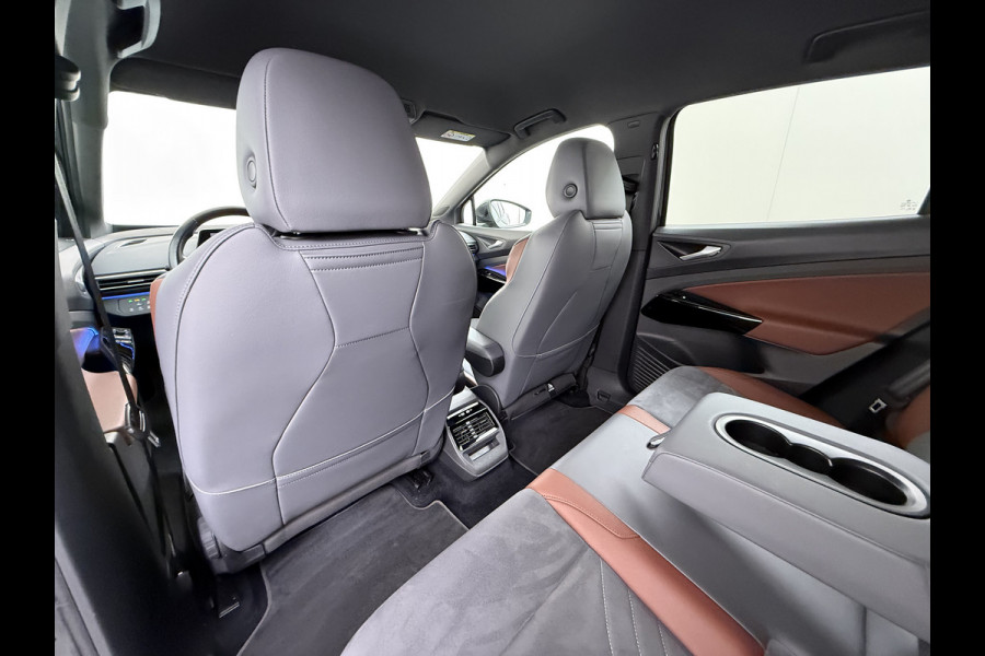 Volkswagen ID.4 First 82kWh SOH 93% Warmtepomp Trekhaak Camera Adap.Cruise Apple Carplay Android Auto Stuur+Stoelverwarming Navi Ecc Pdc Lmv 20" Led Wifi Voorruitverwarming DAB Isofix Verkeersbord detectie 1.000KG Trekgewicht 1e Eigenaar Dealeronderhouden
