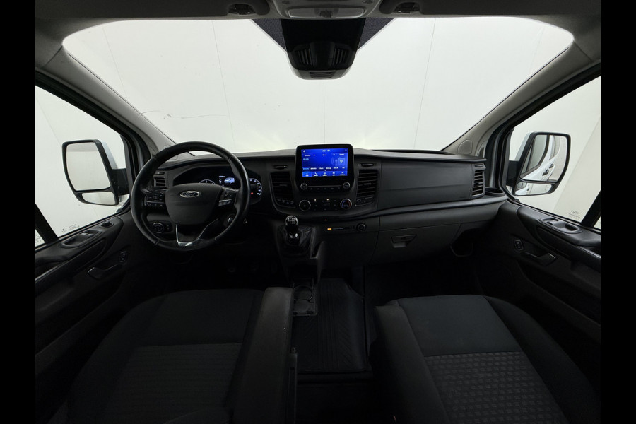 Ford Transit Custom 300 2.0TDCI 130PK Dubbele Cabine L2H1 Trekhaak Navi Camera Airco Cruise Control Pdc Trend DC Schuifdeur Betonplex Vloer Wandbetimmering Bott Inbouwkast Lane Assist 2.800KG Trekgewicht 1e Eigenaar