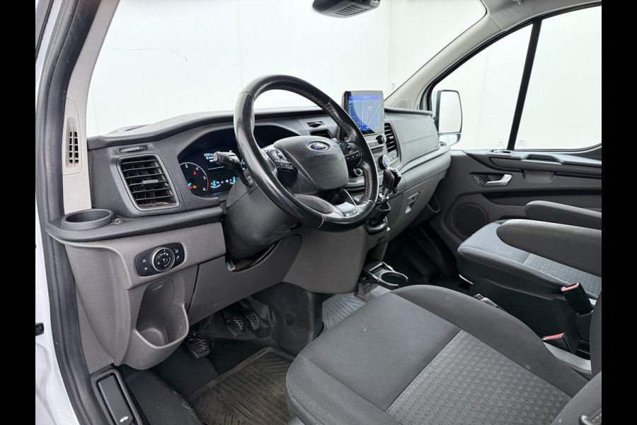 Ford Transit Custom 300 2.0TDCI 130PK Dubbele Cabine L2H1 Trekhaak Navi Camera Airco Cruise Control Pdc Trend DC Schuifdeur Betonplex Vloer Wandbetimmering Bott Inbouwkast Lane Assist 2.800KG Trekgewicht 1e Eigenaar