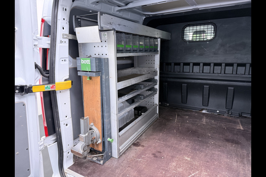 Ford Transit Custom 300 2.0TDCI 130PK Dubbele Cabine L2H1 Trekhaak Navi Camera Airco Cruise Control Pdc Trend DC Schuifdeur Betonplex Vloer Wandbetimmering Bott Inbouwkast Lane Assist 2.800KG Trekgewicht 1e Eigenaar