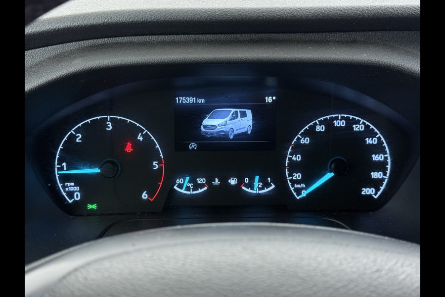 Ford Transit Custom 300 2.0TDCI 130PK Dubbele Cabine L2H1 Trekhaak Navi Camera Airco Cruise Control Pdc Trend DC Schuifdeur Betonplex Vloer Wandbetimmering Bott Inbouwkast Lane Assist 2.800KG Trekgewicht 1e Eigenaar