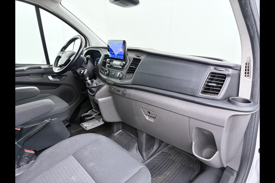 Ford Transit Custom 300 2.0TDCI 130PK Dubbele Cabine L2H1 Trekhaak Navi Camera Airco Cruise Control Pdc Trend DC Schuifdeur Betonplex Vloer Wandbetimmering Bott Inbouwkast Lane Assist 2.800KG Trekgewicht 1e Eigenaar