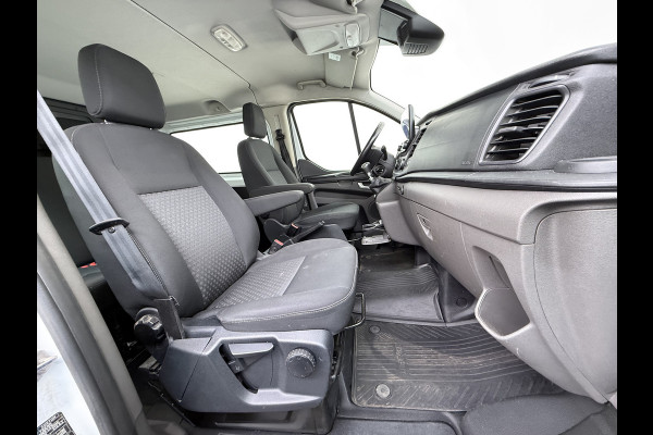 Ford Transit Custom 300 2.0TDCI 130PK Dubbele Cabine L2H1 Trekhaak Navi Camera Airco Cruise Control Pdc Trend DC Schuifdeur Betonplex Vloer Wandbetimmering Bott Inbouwkast Lane Assist 2.800KG Trekgewicht 1e Eigenaar