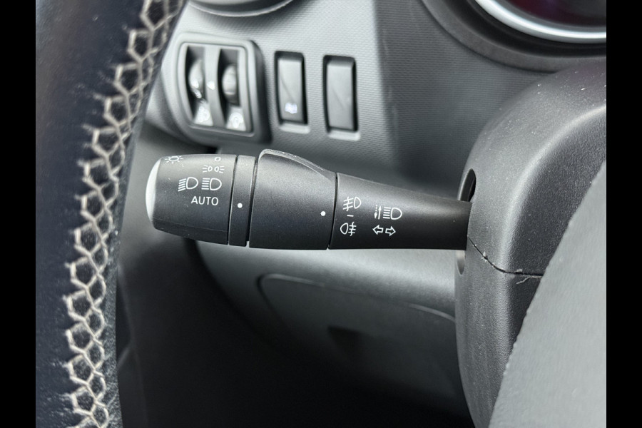 Renault Trafic 2.0 dCi 120 T29 L2H1 Dubbele Cabine Trekhaak Camera Navi Ecc Cruise Control Pdc DAB Business Euro 6 Betonplex Vloer Wandbetimmering Regen-Lichtsensor 2.000kg Trekgewicht 1e Eigenaar 5-Persoons