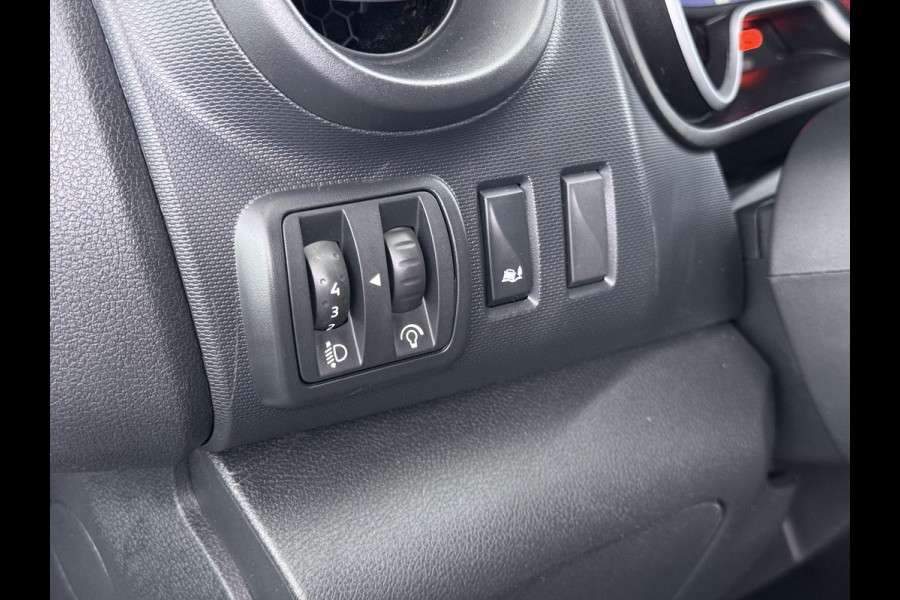 Renault Trafic 2.0 dCi 120 T29 L2H1 Dubbele Cabine Trekhaak Camera Navi Ecc Cruise Control Pdc DAB Business Euro 6 Betonplex Vloer Wandbetimmering Regen-Lichtsensor 2.000kg Trekgewicht 1e Eigenaar 5-Persoons