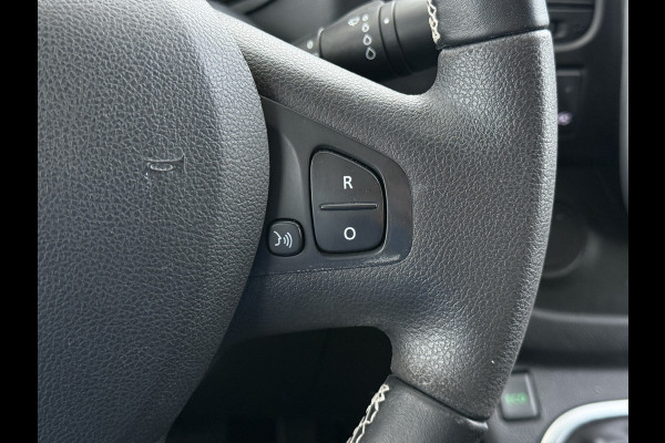Renault Trafic 2.0 dCi 120 T29 L2H1 Dubbele Cabine Trekhaak Camera Navi Ecc Cruise Control Pdc DAB Business Euro 6 Betonplex Vloer Wandbetimmering Regen-Lichtsensor 2.000kg Trekgewicht 1e Eigenaar 5-Persoons