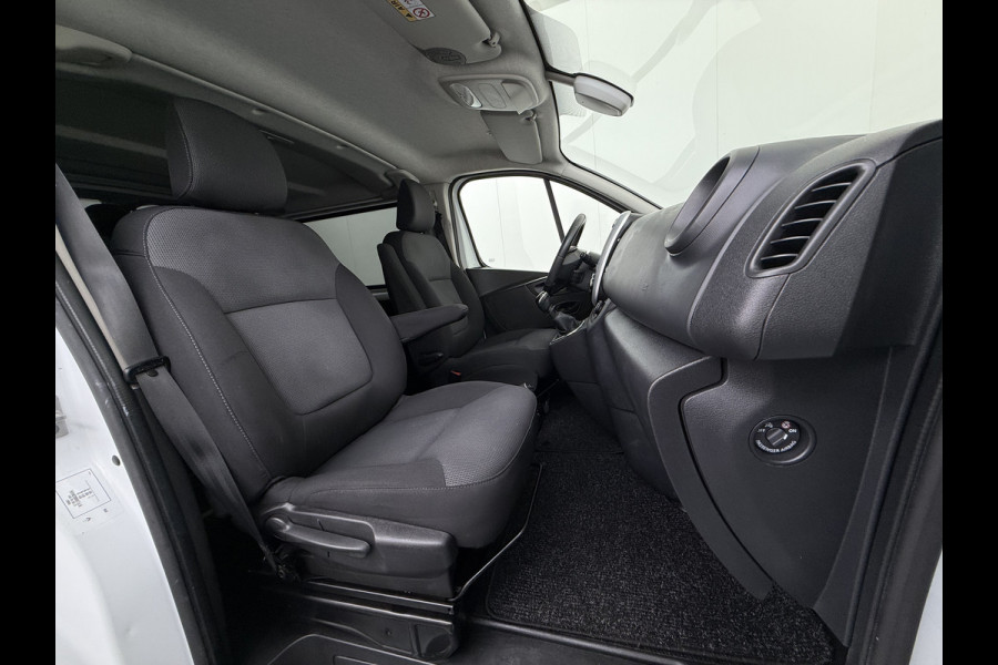 Renault Trafic 2.0 dCi 120 T29 L2H1 Dubbele Cabine Trekhaak Camera Navi Ecc Cruise Control Pdc DAB Business Euro 6 Betonplex Vloer Wandbetimmering Regen-Lichtsensor 2.000kg Trekgewicht 1e Eigenaar 5-Persoons