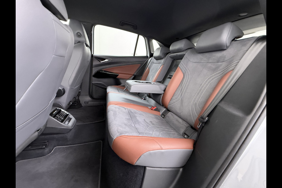 Volkswagen ID.4 First 82kWh SOH 90% Warmtepomp Trekhaak Camera Adap.Cruise Apple Carplay Android Auto Stuur+Stoelverwarming Navi Ecc Pdc Lmv 20" Led Wifi Voorruitverwarming DAB Isofix Verkeersbord detectie 1.000KG Trekgewicht 1e Eigenaar Dealeronderhouden