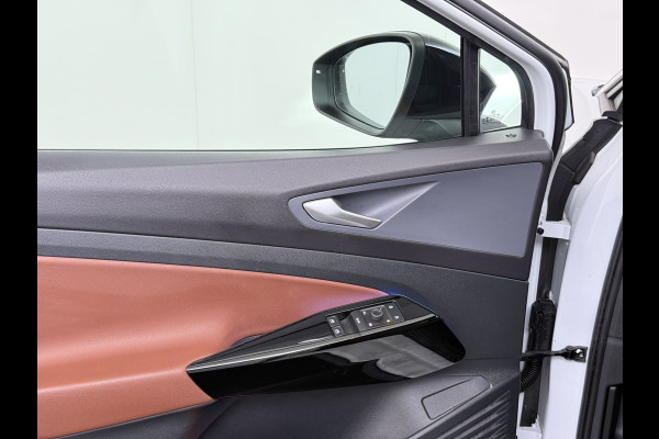 Volkswagen ID.4 First 82kWh SOH 90% Warmtepomp Trekhaak Camera Adap.Cruise Apple Carplay Android Auto Stuur+Stoelverwarming Navi Ecc Pdc Lmv 20" Led Wifi Voorruitverwarming DAB Isofix Verkeersbord detectie 1.000KG Trekgewicht 1e Eigenaar Dealeronderhouden