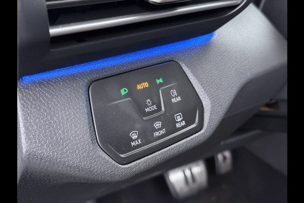 Volkswagen ID.4 First 82kWh SOH 90% Warmtepomp Trekhaak Camera Adap.Cruise Apple Carplay Android Auto Stuur+Stoelverwarming Navi Ecc Pdc Lmv 20" Led Wifi Voorruitverwarming DAB Isofix Verkeersbord detectie 1.000KG Trekgewicht 1e Eigenaar Dealeronderhouden