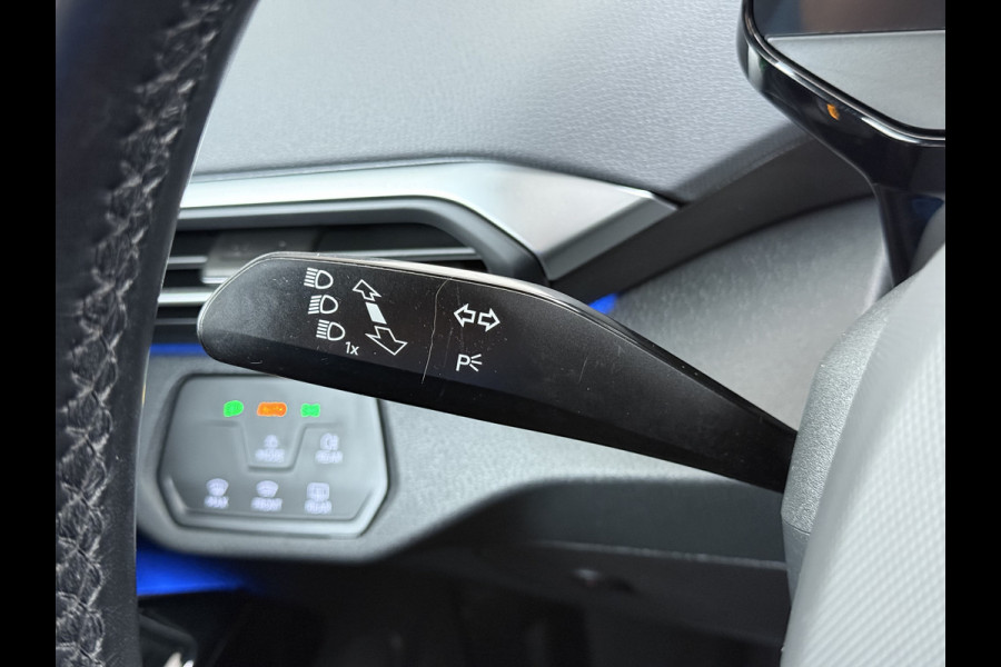 Volkswagen ID.4 First 82kWh SOH 90% Warmtepomp Trekhaak Camera Adap.Cruise Apple Carplay Android Auto Stuur+Stoelverwarming Navi Ecc Pdc Lmv 20" Led Wifi Voorruitverwarming DAB Isofix Verkeersbord detectie 1.000KG Trekgewicht 1e Eigenaar Dealeronderhouden