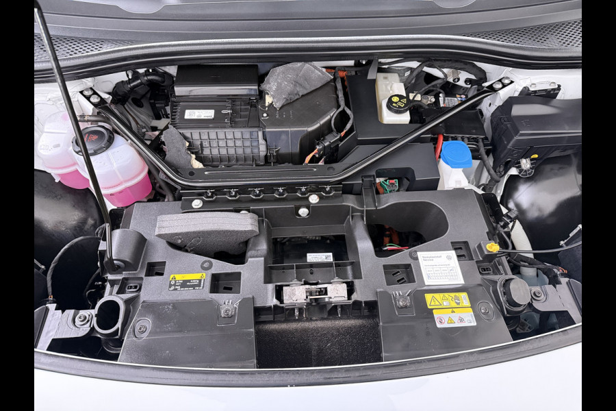 Volkswagen ID.4 First 82kWh SOH 90% Warmtepomp Trekhaak Camera Adap.Cruise Apple Carplay Android Auto Stuur+Stoelverwarming Navi Ecc Pdc Lmv 20" Led Wifi Voorruitverwarming DAB Isofix Verkeersbord detectie 1.000KG Trekgewicht 1e Eigenaar Dealeronderhouden