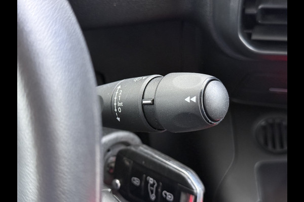 Peugeot Partner 1.5 HDI 102PK Trekhaak Apple Carplay Android Auto Euro 6 Navi* Airco Cruise Control Premium Schuifdeur Betonplex Vloer Bott-Inbouwkast Tussenwand 1e Eigenaar 1.000 Trekgewicht Origineel Nederlandse Auto