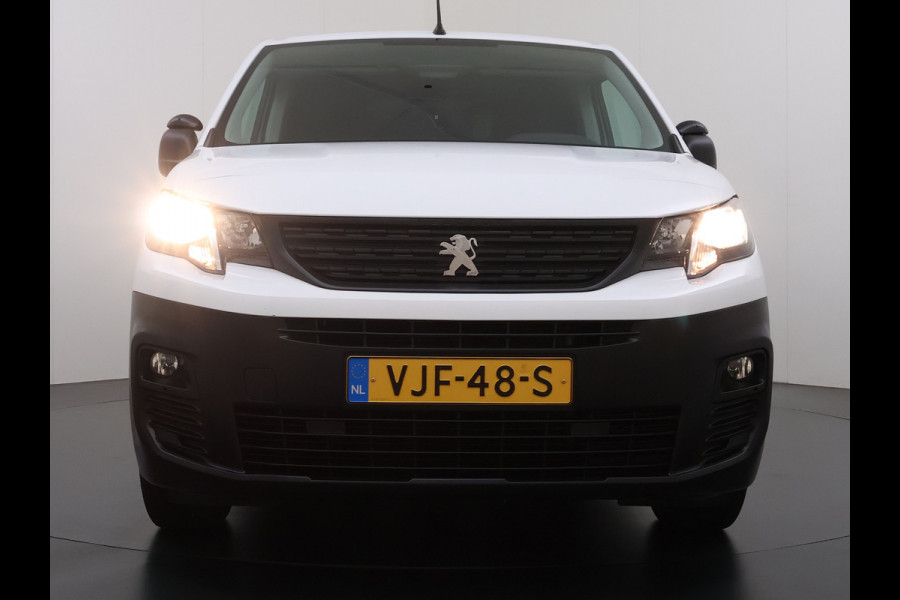 Peugeot Partner 1.5 HDI 102PK Trekhaak Apple Carplay Android Auto Euro 6 Navi* Airco Cruise Control Premium Schuifdeur Betonplex Vloer Bott-Inbouwkast Tussenwand 1e Eigenaar 1.000 Trekgewicht Origineel Nederlandse Auto