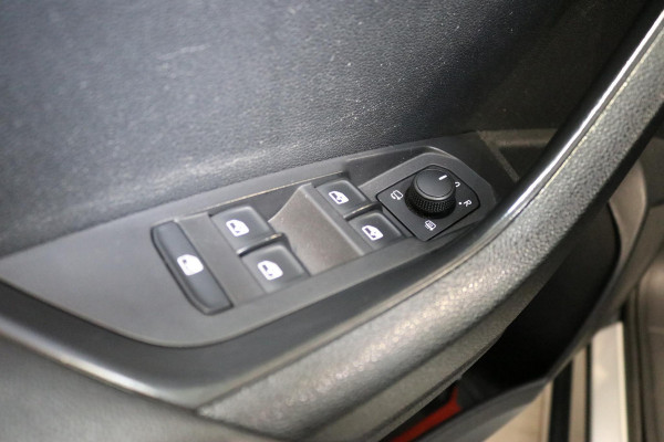 Škoda Karoq 1.0 TSI Business Edition | Camera | Stoelverw. | Navi | Dealer OH | NL AUTO |