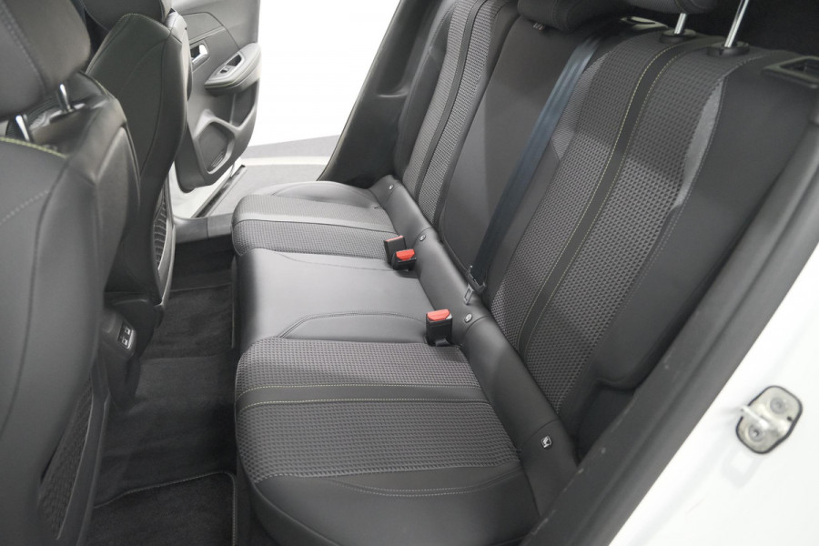 Peugeot 2008 PureTech 130 GT | Elektrisch Panoramadak | Camera | Dodehoekdetectie
