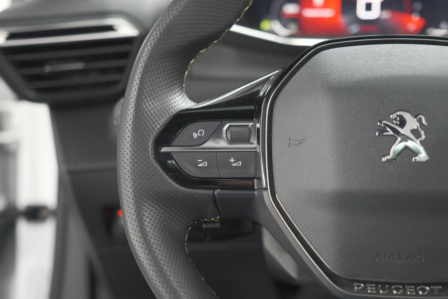 Peugeot 2008 PureTech 130 GT | Elektrisch Panoramadak | Camera | Dodehoekdetectie