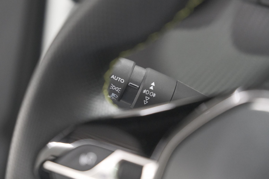 Peugeot 2008 PureTech 130 GT | Elektrisch Panoramadak | Camera | Dodehoekdetectie