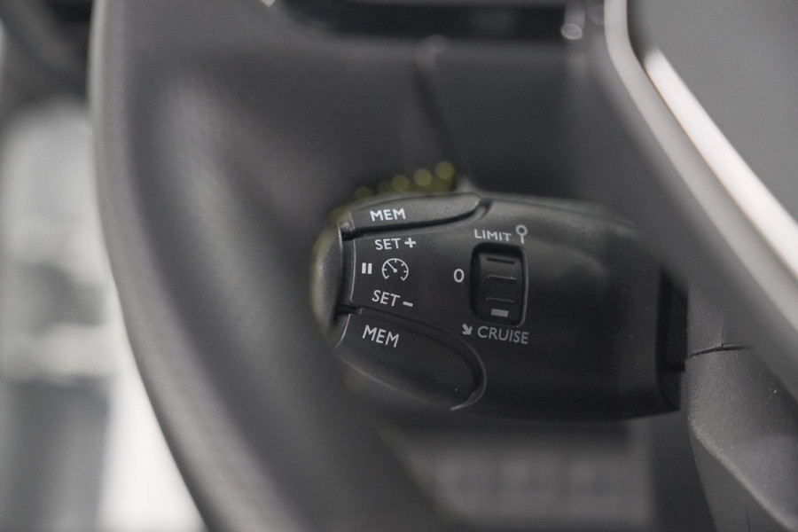 Peugeot 2008 PureTech 130 GT | Elektrisch Panoramadak | Camera | Dodehoekdetectie