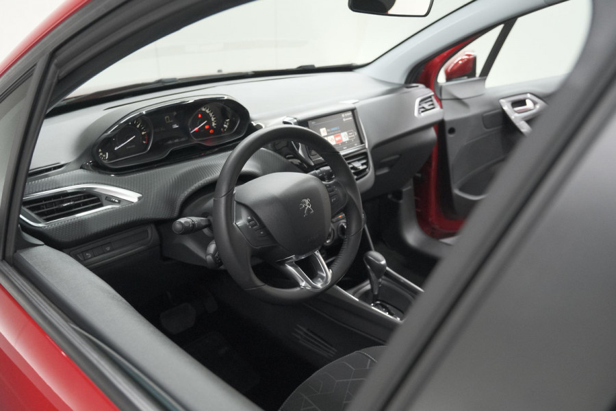 Peugeot 2008 PureTech 110 EAT6 Active | Camera | Apple CarPlay | Parkeersensoren