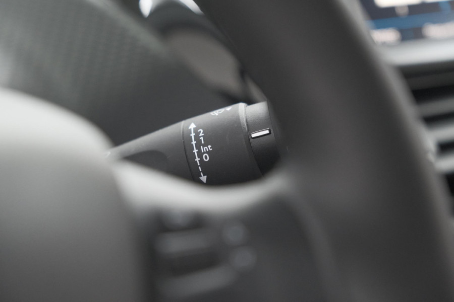 Peugeot 2008 PureTech 110 EAT6 Active | Camera | Apple CarPlay | Parkeersensoren