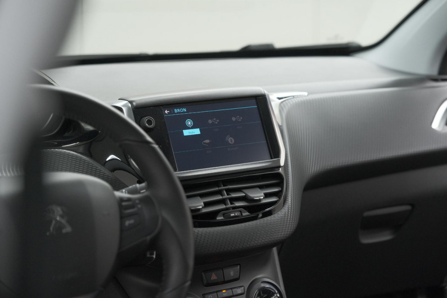 Peugeot 2008 PureTech 110 EAT6 Active | Camera | Apple CarPlay | Parkeersensoren