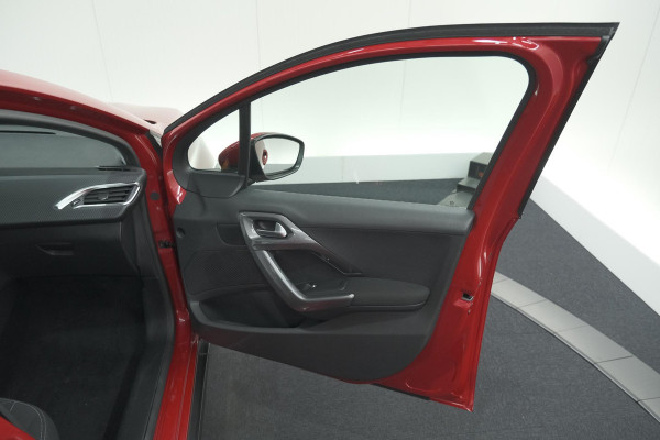 Peugeot 2008 PureTech 110 EAT6 Active | Camera | Apple CarPlay | Parkeersensoren