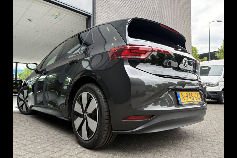 Volkswagen ID.3 Pro Advantage 58 kWh Airco - Achteruitrijcamera - Navigatie - Apple carplay - parkeersensoren - Voorstoelen verwarmd - Rondomzicht camera - Licht metalen velgen 18 inch - Radio - Led verlichting  - Stuur multifunctioneel - Cruise control