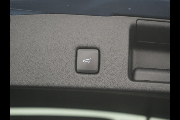 Ford Kuga 2.5 Vignale PHEV 225pk Dealer O.H. | Trekhaak Af Fabriek | 360 Camera | Adaptive Cruise | Lederen Sportstoelen Memory & Verwarmd | Bang & Olufsen | Apple Carplay | Keyless | Achterbank Verwarmd | Blis | Stuur Verwarmd | Navigatie | DAB | Plug In Hybrid |