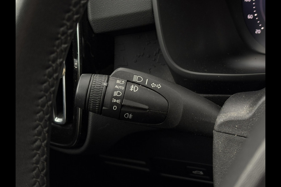 Volvo XC40 Recharge Plus 70 kWh (EV) | Trekhaak wegkl. Stoel+Stuurverw., Carplay/Android, Camera, Cruise | 1e Eigenaar | Dealeroh.