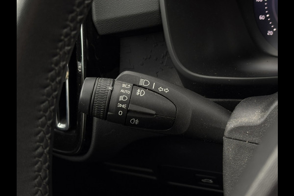 Volvo XC40 Recharge Plus 70 kWh (EV) | Trekhaak wegkl. Stoel+Stuurverw., Carplay/Android, Camera, Cruise | 1e Eigenaar | Dealeroh.